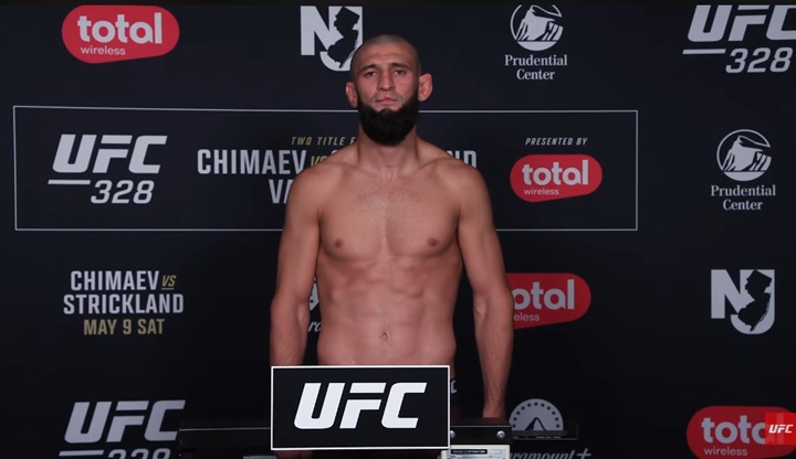 Atual campeão peso-médio, Khamzat Chimaev vai enfrentar Sean Strickland na luta principal do UFC 328 (Foto: Reprodução/UFC)