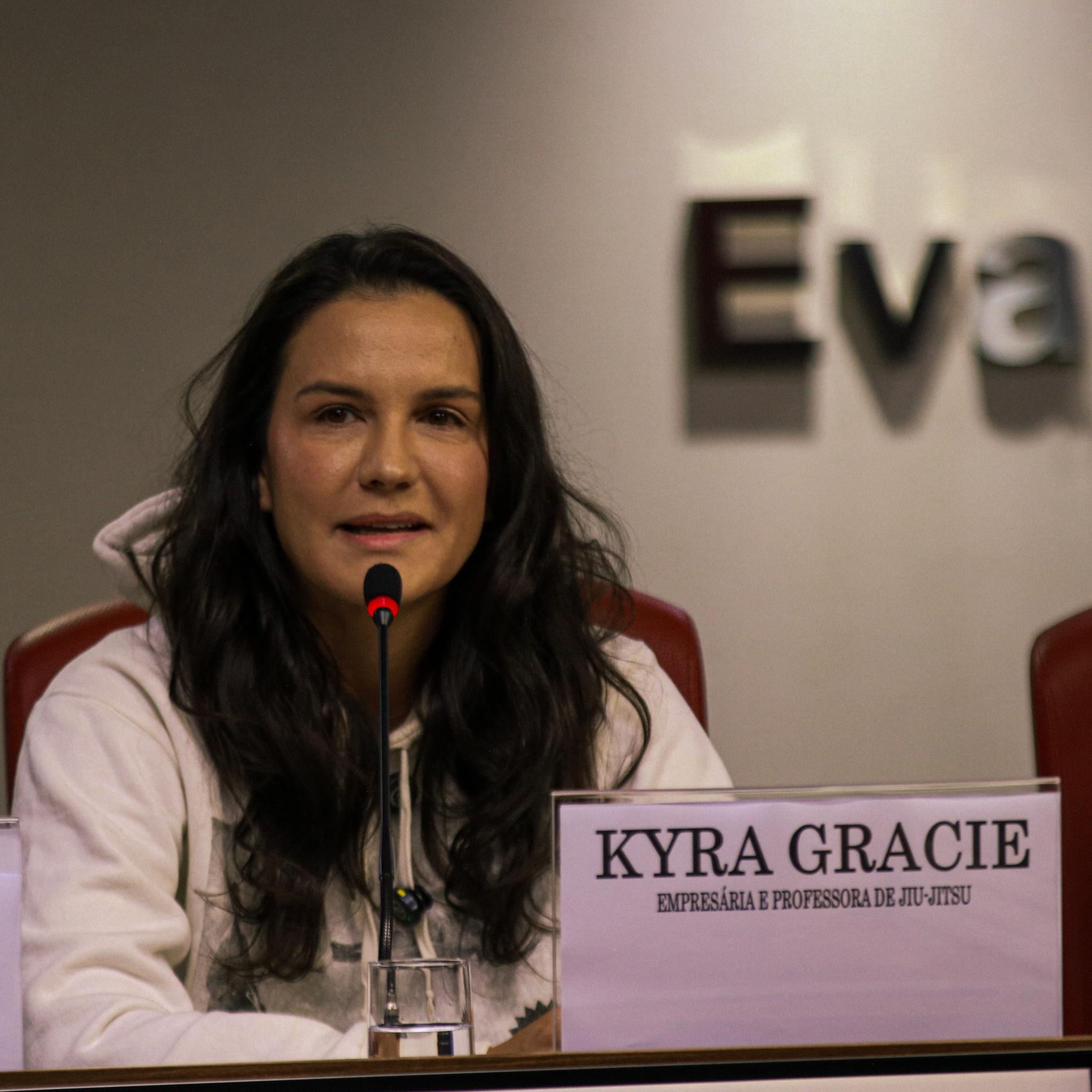 Kyra Gracie participou do debate promovido pela OAB-RJ no último dia 2 (Foto: Hugo Elevaty Esportes)