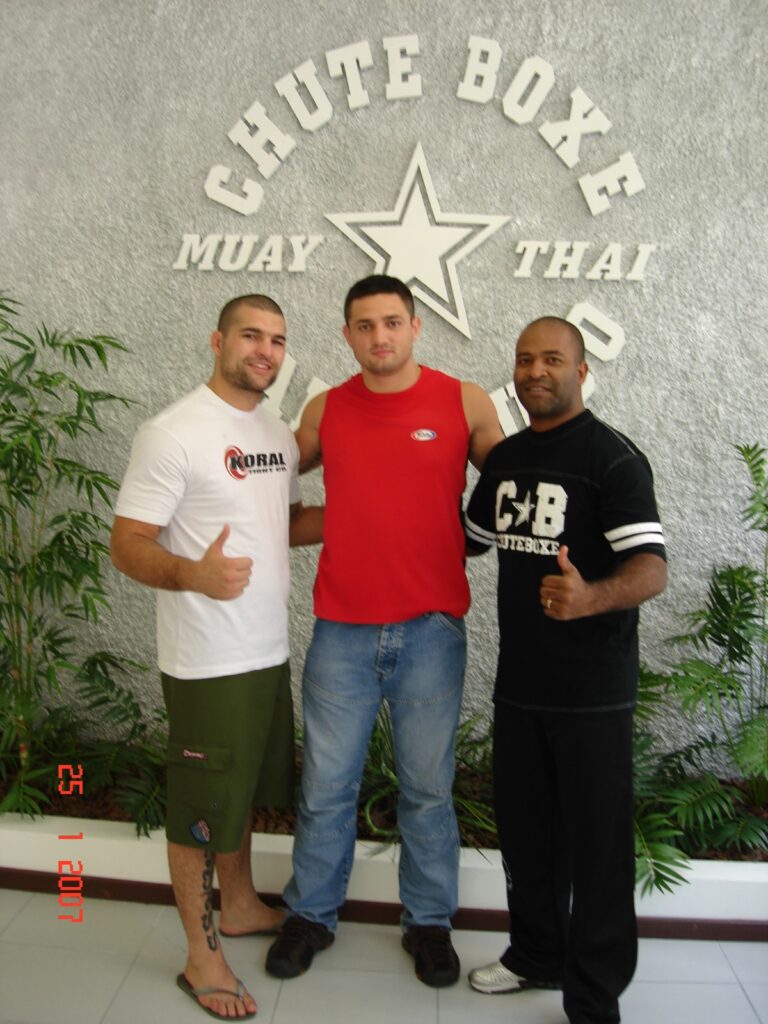 Ricardo em encontro com Shogun e Rafael Cordeiro, dois ícones do MMA (Foto: Arquivo pessoal)