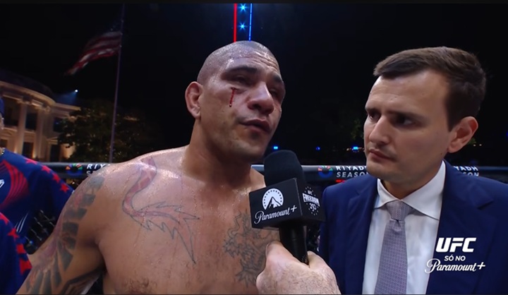 Alex Poatan sofreu nocaute para Ciryl Gane, adiou sonho do terceiro cinturão no UFC e afirmou que avaliará próximos passos ao lado da equipe (Foto: Reprodução/UFC)