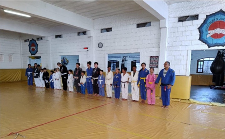 Novo artigo fala sobre como pais e professores de artes marciais devem se comportar em relação às crianças (Foto: Reprodução/Instagram/@jiu.jitsukidsembuguacu)