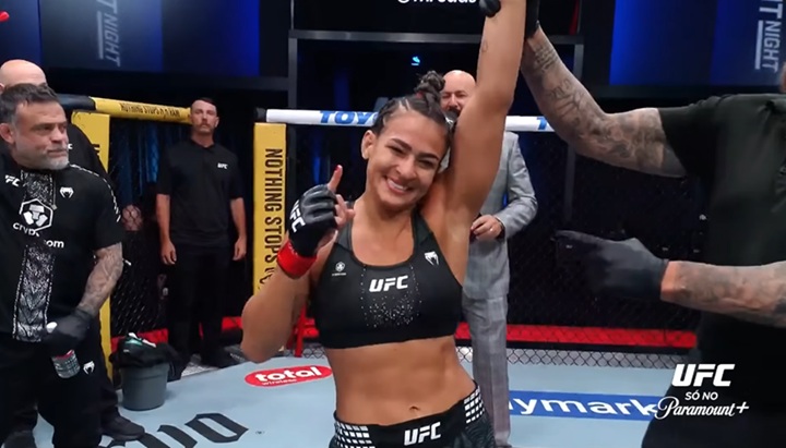 Bia Mesquita finalizou Melissa Mullins no UFC Vegas 119 e desafiou a argentina Ailin Perez para sua próxima luta (Foto: Reprodução/UFC)