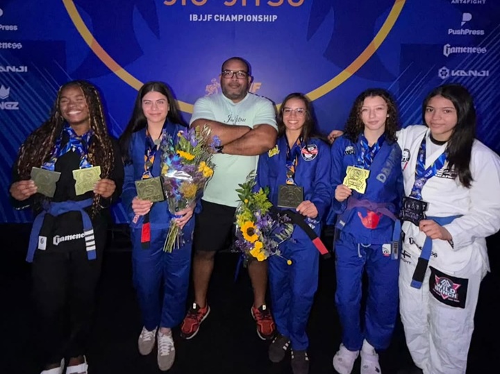 Bastos Jiu-Jitsu, comandada pelo faixa-preta Bruno Bastos, contabilizou ao todo seis medalhas durante o Mundial da IBJJF (Foto: Reprodução)