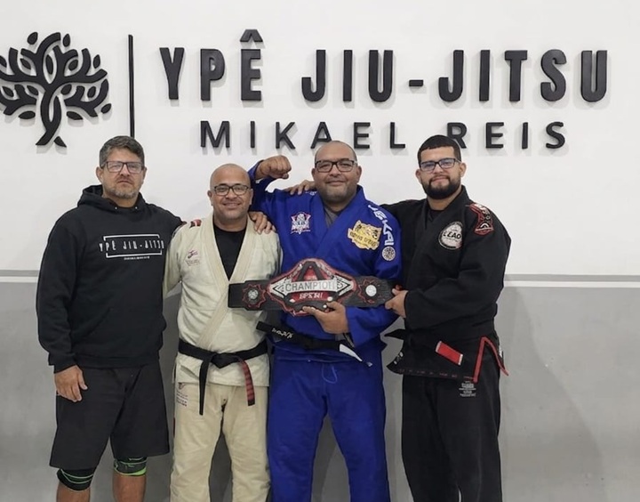 Treinador de Cássia Moura, Bruno Bastos esteve no projeto social onde a atleta, hoje campeã do UFC BJJ, teve seu início no Jiu-Jitsu (Foto: Divulgação)