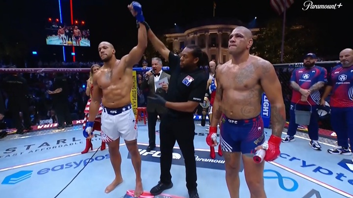 Ciryl Gane nocauteou Alex Poatan no segundo round, no co-main event do UFC Casa Branca (Foto: Reprodução/UFC)