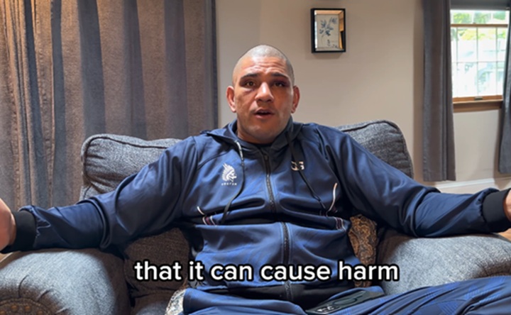Alex Poatan se manifesta pela primeira vez após derrota no UFC Casa Branca e convoca atletas por mudanças na arbitragem (Foto: Reprodução/YouTube)