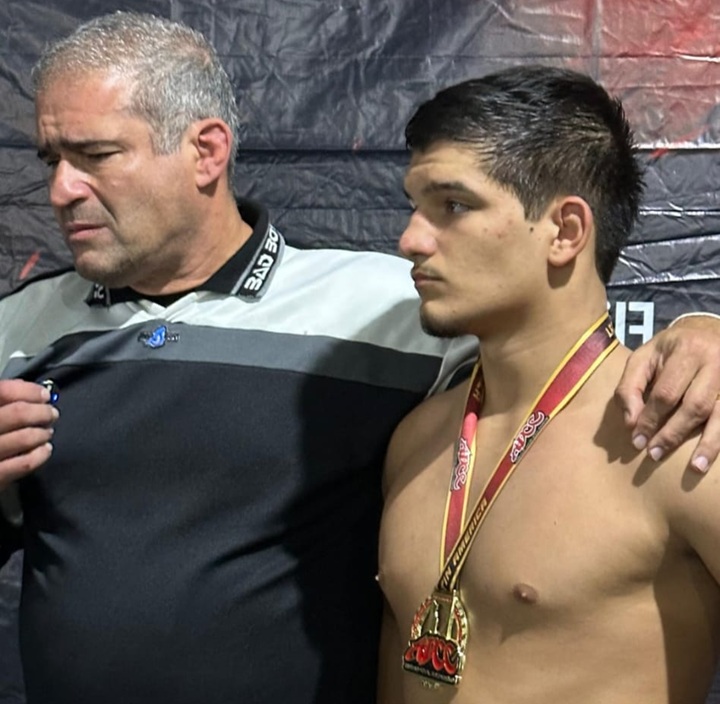 Filho do faixa-preta Rafael Carino, Léo Carino, de apenas 17 anos, sagrou-se campeão entre os adultos no ADCC Open Petrópolis (Foto: Reprodução)
