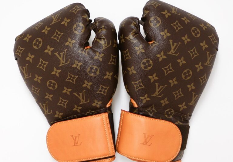 Par de luvas de Boxe voltou ao mercado de colecionadores avaliado em aproximadamente US$ 40 mil (Foto: Louis Vuitton)