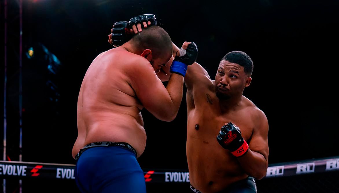 Marlon deu show na luta principal do R1 Fighting Series 7 (Foto: Divulgação)