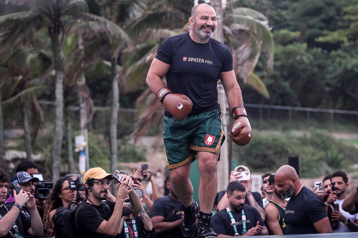 Glover Teixeira estreia profissionalmente na Boxe e terá Alex Poatan em seu corner no duelo contra Maurício Shogun (Foto: Divulgação/Spaten)