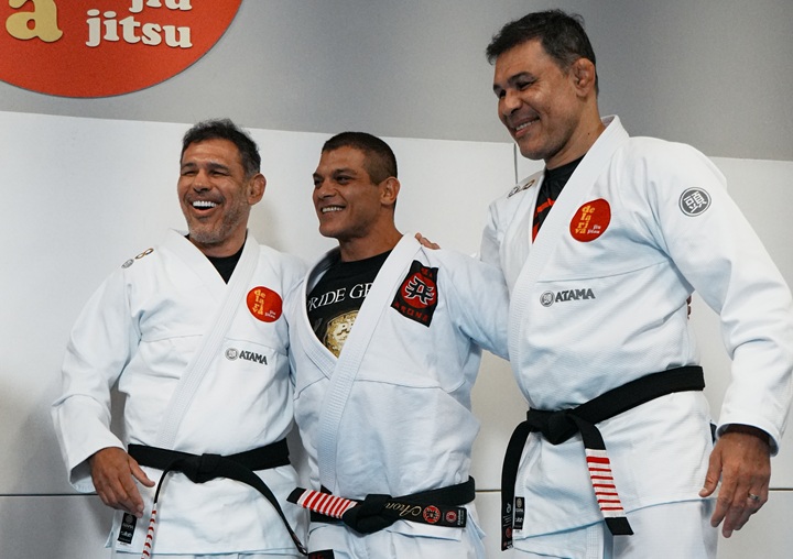 Graduação de Ricardo Arona ao sexto grau na faixa-preta reuniu grandes nomes da história do Jiu-Jitsu (Foto: Dai Bueno)