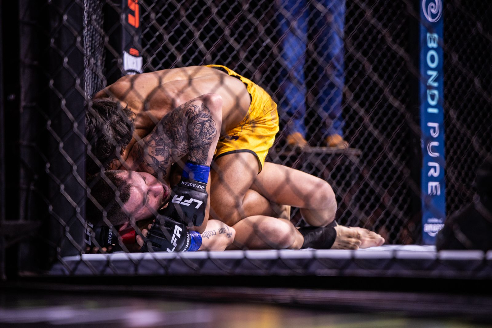 Herbeth Sousa venceu Paulo Portillo por finalização na luta principal do LFA 238 (Foto: Divulgação)