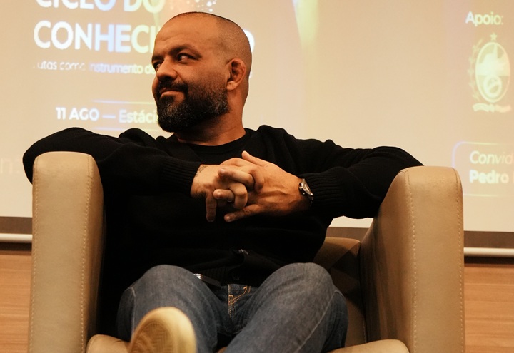 Presidente do Sindilutas, Fabrício Xavier possui mais de duas décadas de experiência e atuação com projetos sociais (Foto: Dai Bueno)