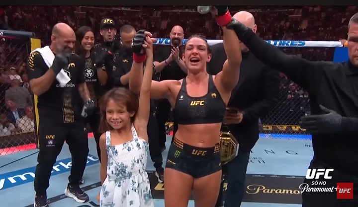 Mackenzie Dern admite frustração por não finalizar Gillian Robertson, mas destaca domínio e evolução na luta agarrada (Foto: Reprodução/UFC)