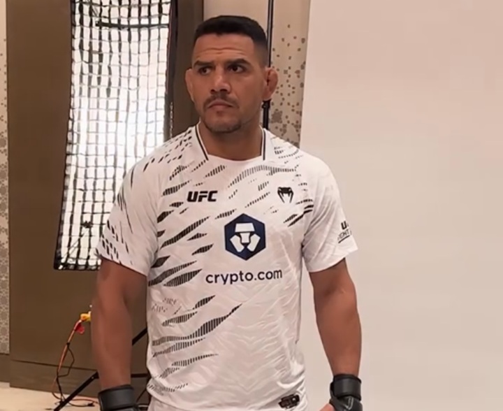Rafael dos Anjos retorna aos 41 anos após três cirurgias no joelho e chega à 50ª luta profissional da carreira (Foto: Reprodução/Instagram)