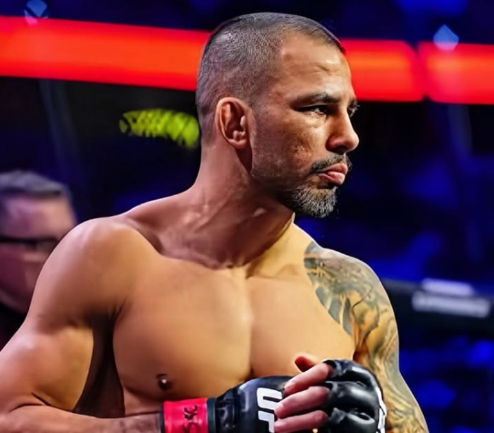 Hall da Fama do UFC avalia momento de Pantoja aos 36 anos e sugere que ex-campeão deixe o MMA após novo revés para Joshua Van (Foto: Reprodução)