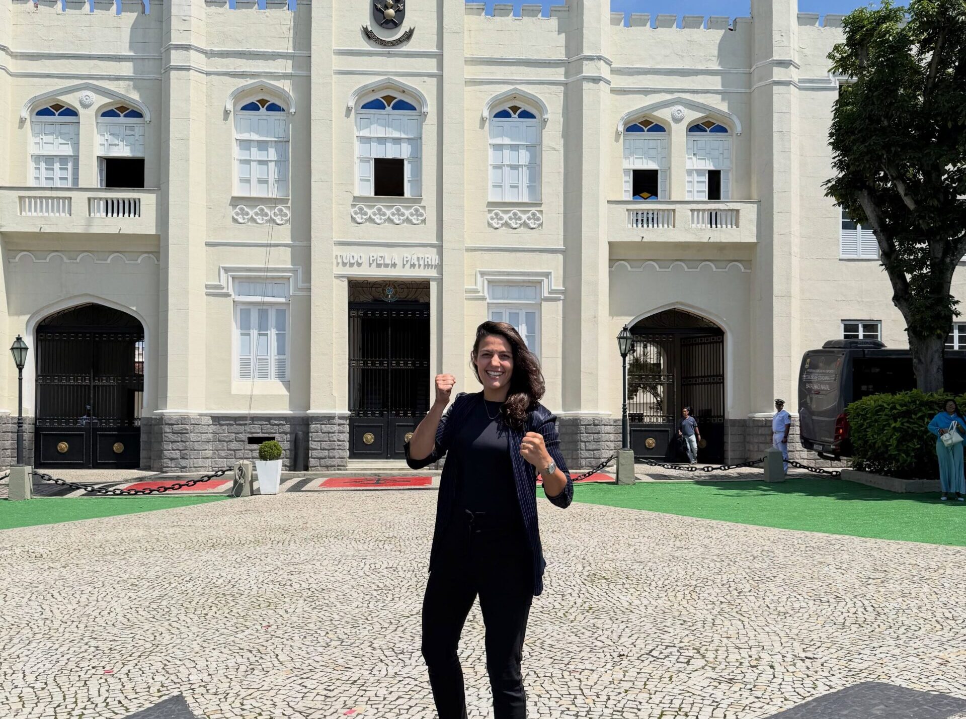 Poliana Botelho, grande nome do MMA feminino no Brasil, esteve no lançamento do Lutando pela Tropa (Foto: Reprodução)
