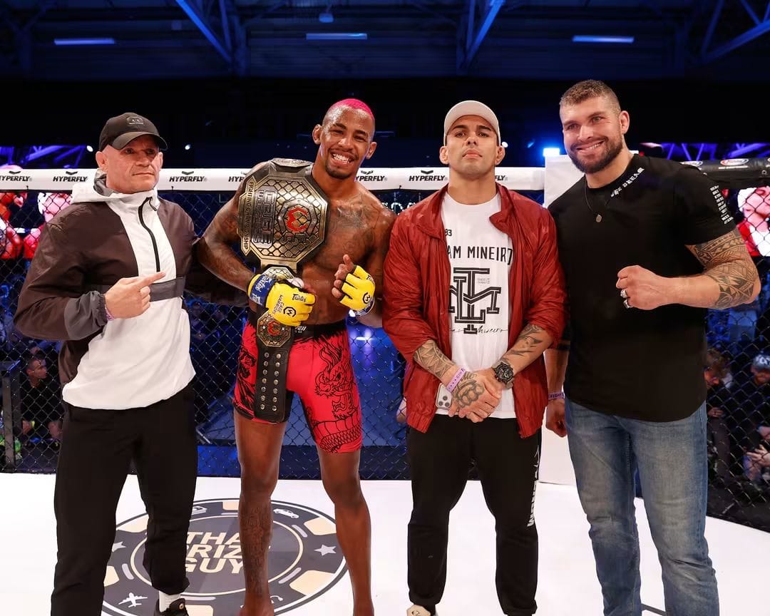 Gustavo Jones conquistou cinturão dos médios do Cage Warrios com grande vitória na Irlanda (Foto: Divulgação)