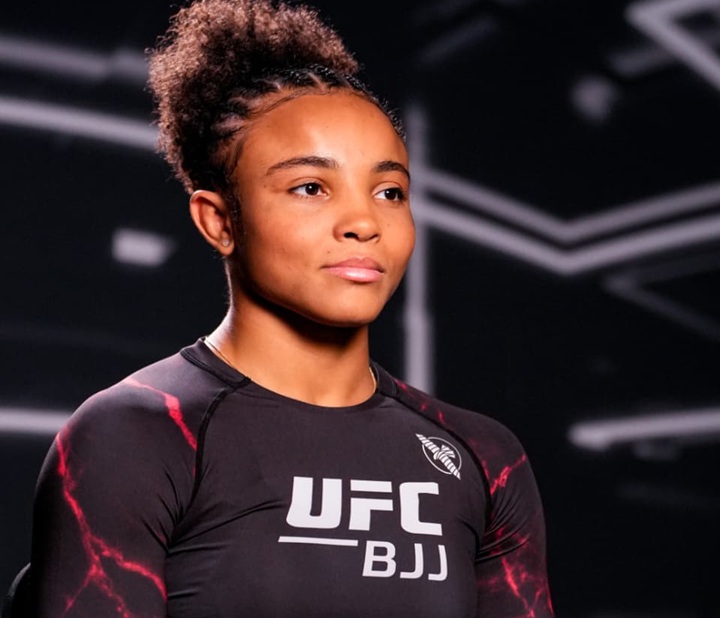 Campeã peso-galo do UFC BJJ, Cássia Moura poderá se tornar também campeã do peso-mosca caso vença Adele Fornarino (Foto: Dai Bueno)